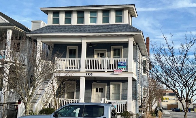 North End Maison | Ocean View - 9 Bed & 5 Bath-1.5 Blocks to Boardwalk - Sleeps 24!