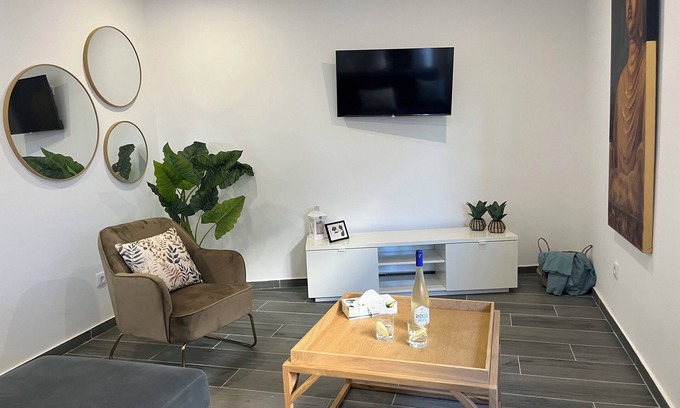 Patio Appartement | Ocean view By Charmes A Beautiful 2 bedroom apartment with pool