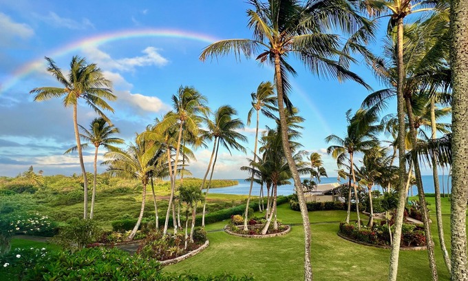Ualapue Copropriété | Ocean view condo with shaded lana'i, WiFi & shared pool, tennis, grills, cabana