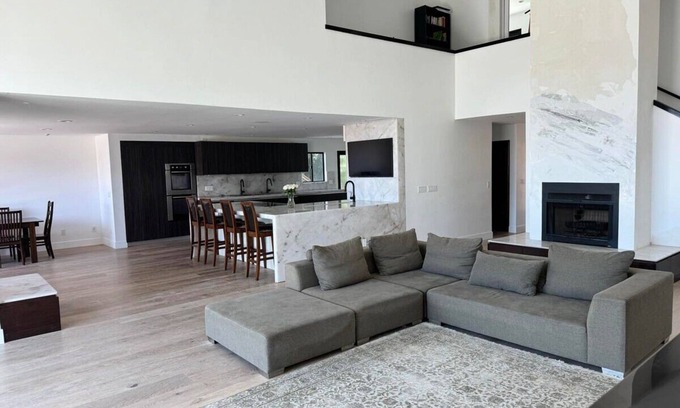 Del Mar Heights Maison | Ocean View Del Mar Home, 4000sqft , 6bd, 4.5 bath