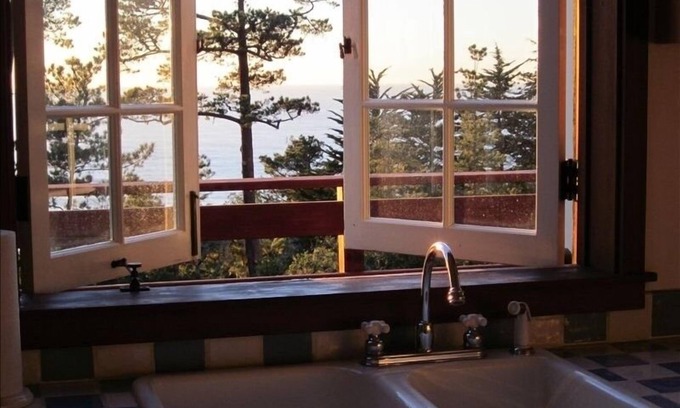 Carmel Highlands Cottage | Ocean View française Gîte, Charme & tranquille, la plage!