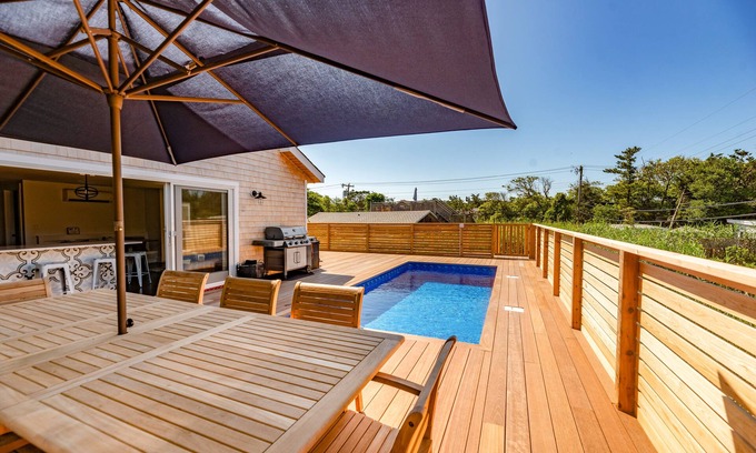 Ocean Bay Park Maison | Ocean View Home w/ a Rooftop Sundeck, Free WiFi, Private Pool, & Central A/C