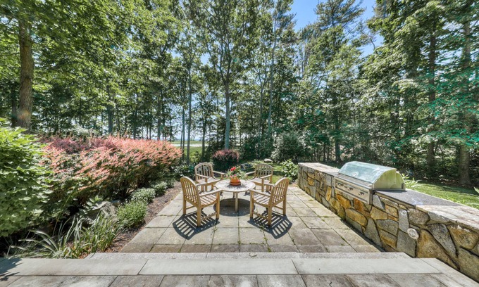 Kittery Point Maison | Ocean-view home with EV charger - steps from Seapoint Beach