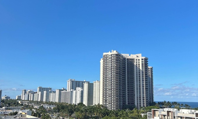 East Fort Lauderdale Copropriété | Ocean view in Fort Lauderdale Spacious 1-bedroom condo with pool and fitness rm