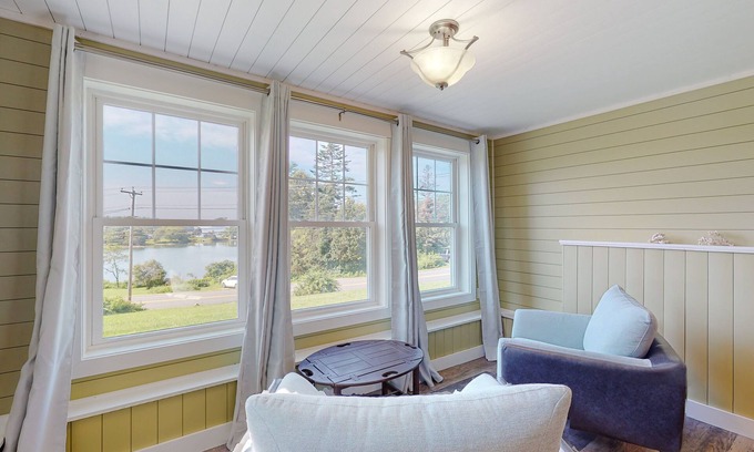 Bayville Appartement | Ocean-view in-law suite: modern luxury with coastal charm