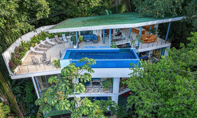 Manuel Antonio Maison | Casa Elsa w newly renovated Apartment - Ocean View, Walk to Beach