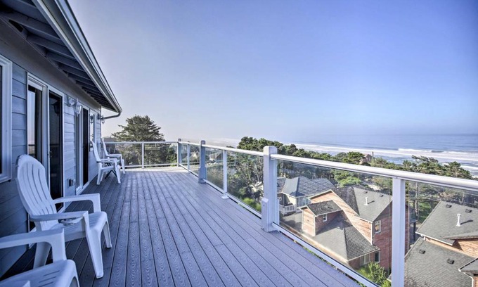 Lincoln City Maison | Ocean-View Lincoln City Retreat with 3 Viewing Decks