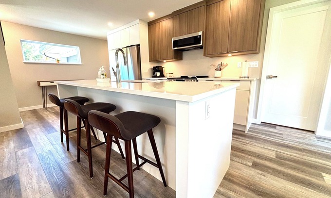 Sliammon Maison | Ocean View/Pet Friendly/Hobby Farm/New Home 2025