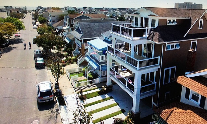 North End Maison | New Ocean View Single, 5 Bdrm, 3. 5 Bath, Parking 4, 1 Block To Beach, Ascenseur