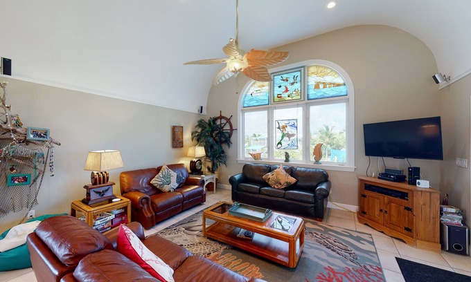Cutthroat Harbor Estates Maison | Ocean-view snowbird retreat with private pool, rooftop, lanais, kayak & bikes