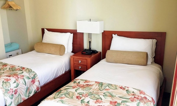 Waikiki Maison | Ocean View Suites | 2 Units | Rooftop Pool | Full Kitchen | Waikiki Beach