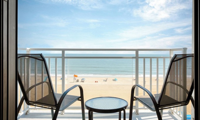 Northeast Virginia Beach Copropriété | Ocean views! 2br 2bath condo on the beach!
