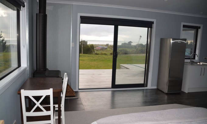 Hokitika Appartement | Ocean Views and Sunsets, a Spacious Studio Apartment