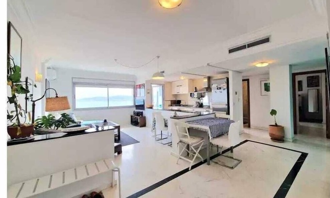 Tangier Appartement | Coeur. Vues à la mer. Luxe. 100m2. 2 chambres, 2 salles de bains, terrasse.