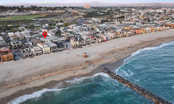 West Newport Maison | Ocean Views. Modern 3Bed 2Bath Sleep 9people Steps to the Water.
