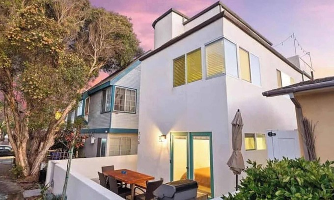 Mission Beach Maison | Ocean Views, Steps to Beach, Rooftop, Firepit