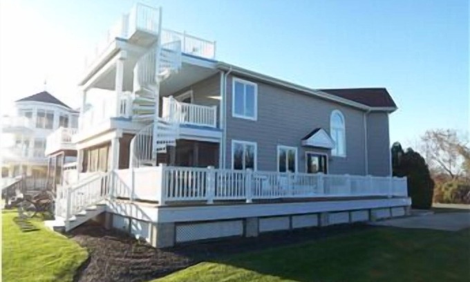 Admiral Estates Maison | Ocean Views. There is a special feel to this beautiful townhome.