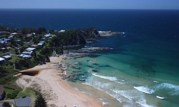 Malua Bay Maison | Ocean Views Walk to Malua Beach EV & Pet Friendly