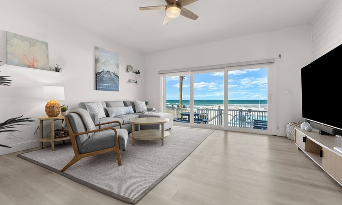 New Smyrna Beach Maison | Ocean Vista Remodeled Oceanfront Property Steps to the ocean