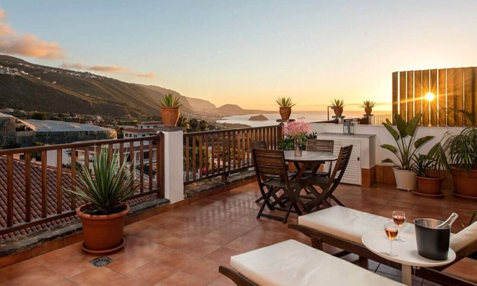 La Mancha Appartement | Ocean/volcano views, terrace, wifi, concierge [B]