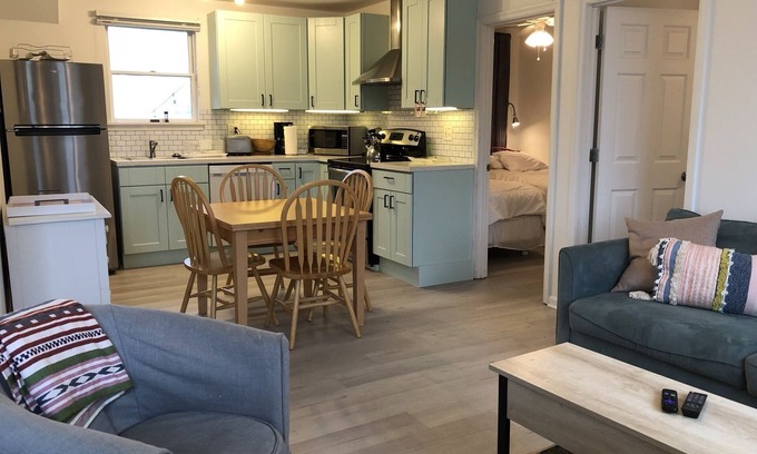 Bethany Beach Appartement | Oceanblock & Downtown Bethany - 2 bed / 1 bathroom with Private Sun Porch