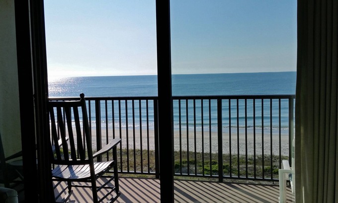 Litchfield by the Sea Copropriété | Oceanfront 2-story condo, direct ocean view, 2 balconies, 2 king beds, pool