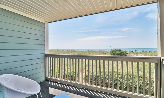 Ash Copropriété | Oceanfront 2 bedroom 2 bath at Xanadu in N. MB