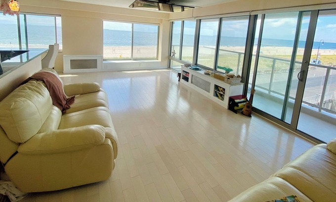 Long Beach Copropriété | OCEANFRONT 2BR LUXURY CONDO WITH BALCONY-RITZ CARLTON STYLE! Pool,Sauna,Parking