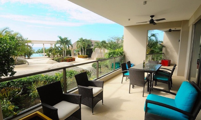 Santa Maria Huatulco Copropriété | Condo Oceanfront étapes à la piscine et la plage!