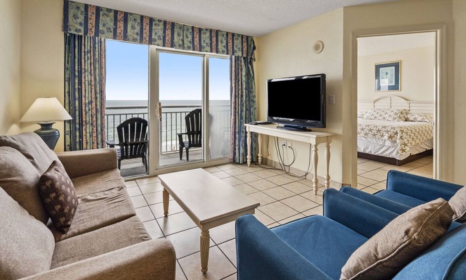 Crescent Beach Copropriété | Oceanfront 3BR condo with resort amenities-sleeps 10, perfect for a family beach escape!
