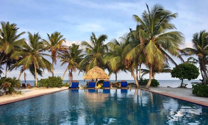 San Pedro Maison | Oceanfront 3Bd / 3Bth Home w / Blue Skies, Emerald Seas, Warm Winds & Coconut Trees