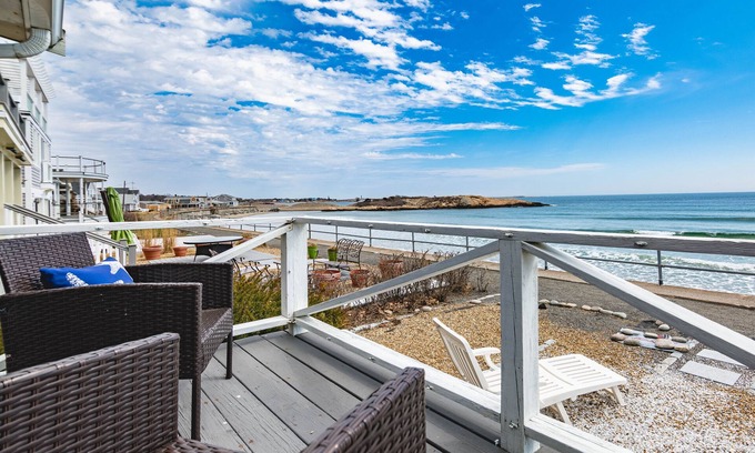 Rockport Maison | Oceanfront 4 BR/2 Bath Long Beach Vacation Home - Grill, Outdoor shower, AC