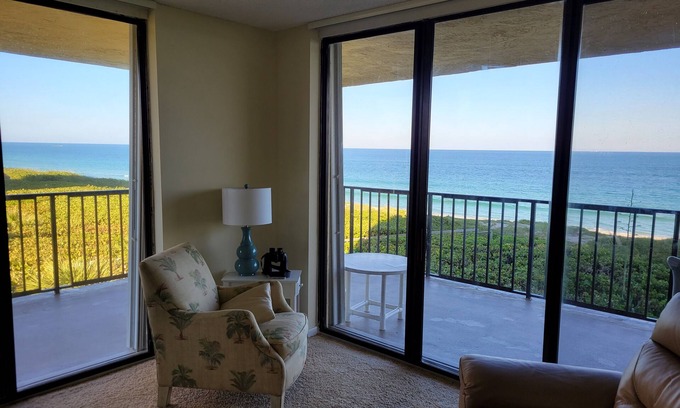 Fort Pierce Shores Copropriété | Oceanfront 4th Floor NE Corner Unit - Spectacular Wrap Around Beach Views