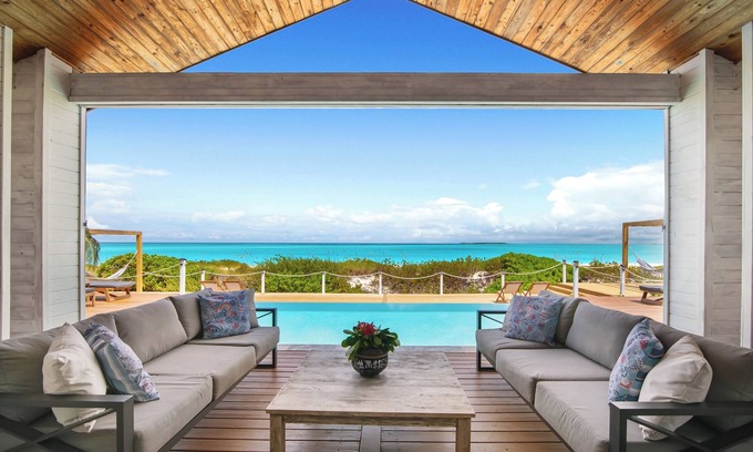 Jimmy Hill Maison | Oceanfront 5BR Luxury Villa with Heated Infinity Pool Hammocks and Ocean Bar