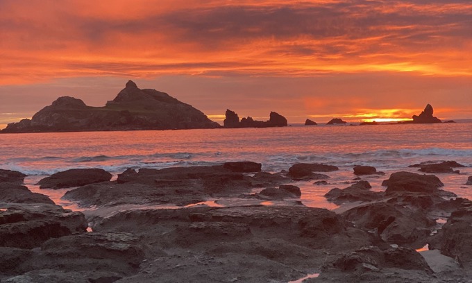 Crescent City North Maison | Pebble Beach House, Oceanfront, Whale Watching, Redwood Groves, Surf, Sunsets