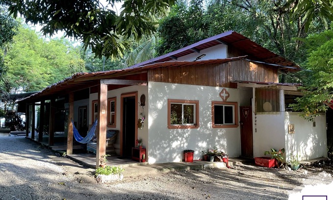 Cabuya Maison | Oceanfront Artistic Escape in Cabuya