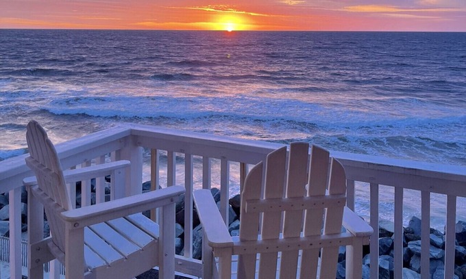 North Carolina Coast Copropriété | Oceanfront Carolina Beach condo, panoramic views and pool! Steps away to CB fun!
