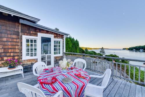 Boothbay Harbor Maison | Oceanfront Cottage with Deck 2 Mi to Boothbay Harbor