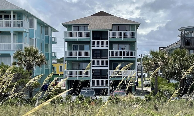 North Carolina Coast Copropriété | Oceanfront Condo | Walk to Beach & Boardwalk