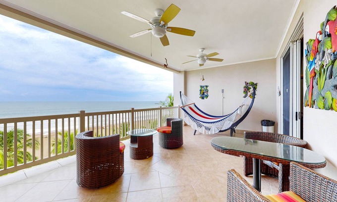 Barrio Los Villalobos Appartement | condo Oceanfront avec plage et accès à la piscine partagée et vue imprenable sur l'océan!