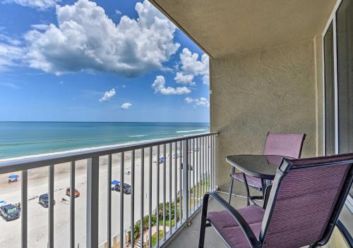 Daytona Beach Shores Appartement | Oceanfront Daytona Beach Studio with Balcony