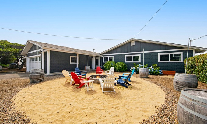 Gleneden Beach Maison | Ocean-chien maison conviviale w / pont, bain à remous privé et vue imprenable!