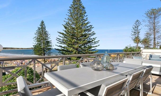 Collaroy Maison | -Oceanfront Elegance: A Coastal Haven in Collaroy Basin's Finest position