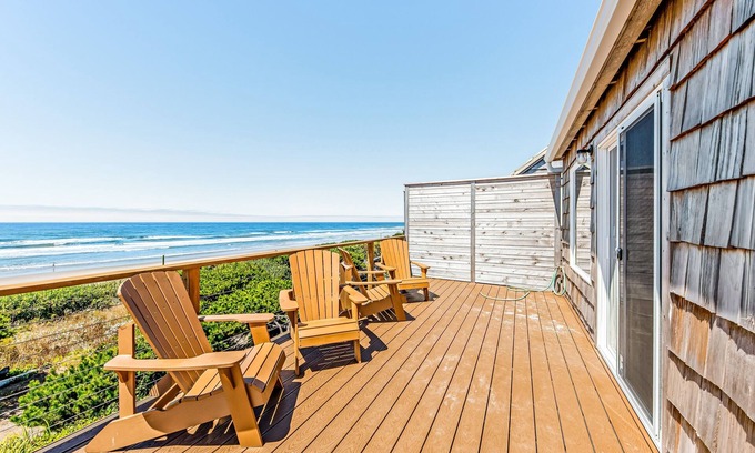 Edgewater Shores Maison | Oceanfront, Hot Tub, Sleeps 23-62!