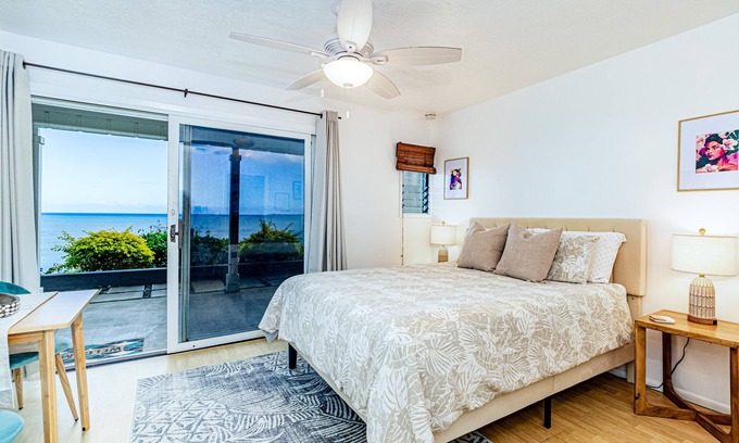 Kapoho Lit Et Petit-Déjeuner | Oceanfront in Hilo Hale Kai Suites Heritage Room - Queen Bed, Private Bath