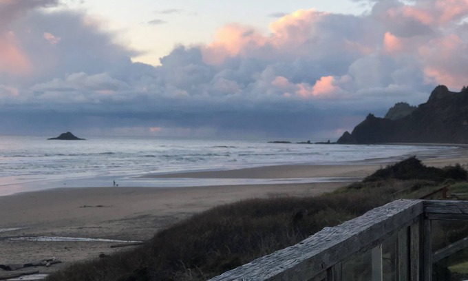 Roads End Maison | En bord de mer à Lincoln City Roads End - Littéralement étapes de la plage!