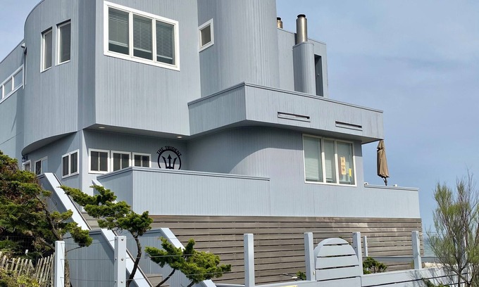 Ocean Beach Maison | OCEANFRONT Luxury 5 Bedroom house, Heated Pool, Jacuzzi. Sleeps 12