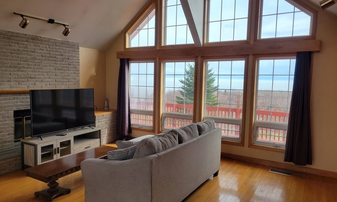 Saint John County Maison | Oceanfront - Million Dollar View with a Hot Tub!
