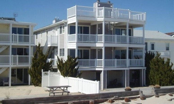 South End Maison | Oceanfront, sur la plage, des vues incroyables!, Immense pont de plage, 4 BR / 4 BA