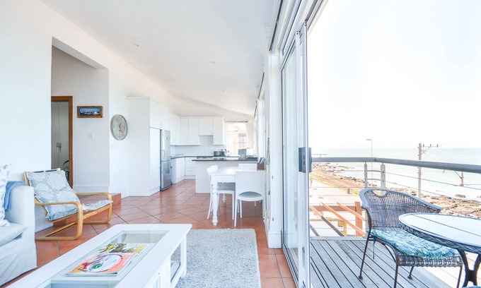 Kalk Bay Maison | Oceanfront Penthouse